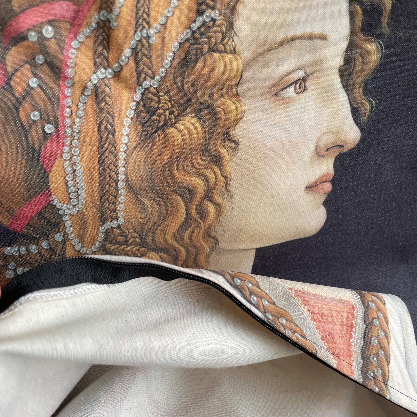 Inside lining and zipper seam of the Botticelli Simonetta Vespucci cushion cover.