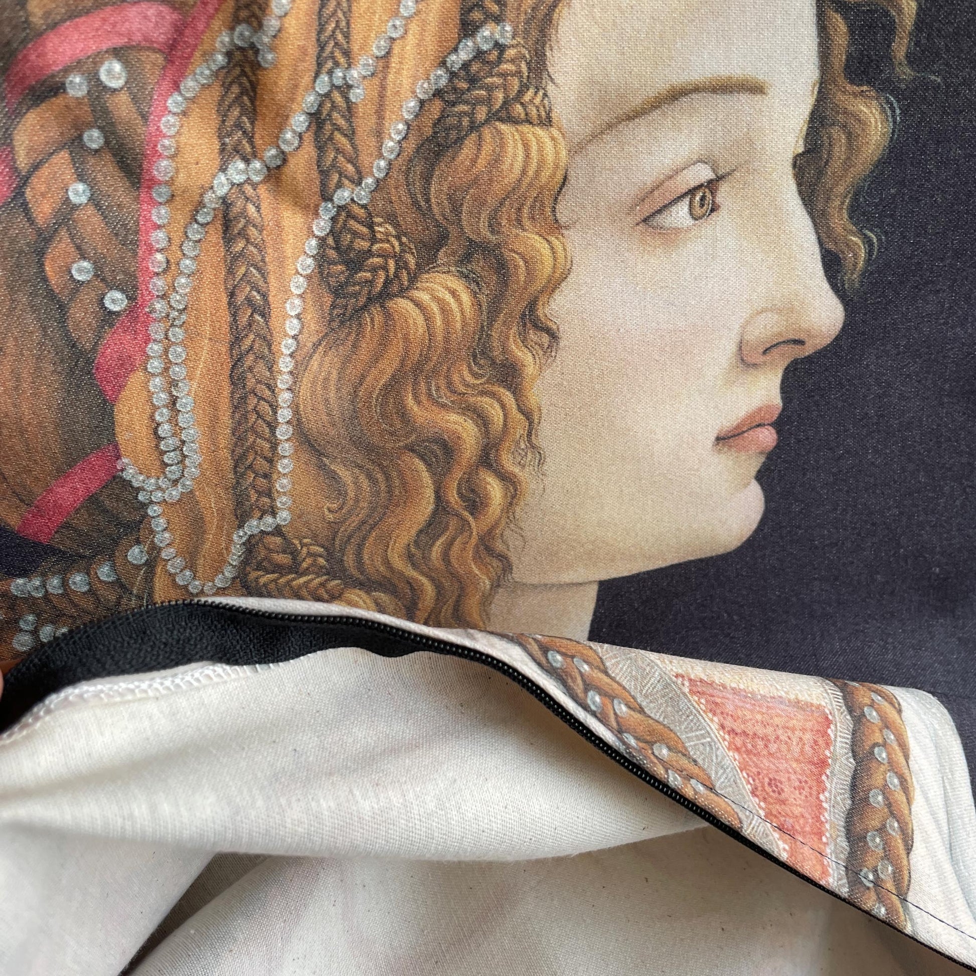 Inside lining and zipper seam of the Botticelli Simonetta Vespucci cushion cover.